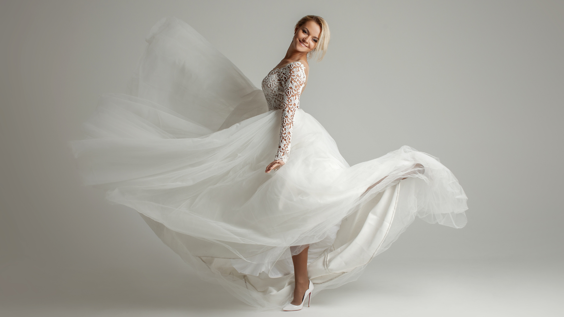 Stunning Affordable Wedding Dress - Free Shipping Included!